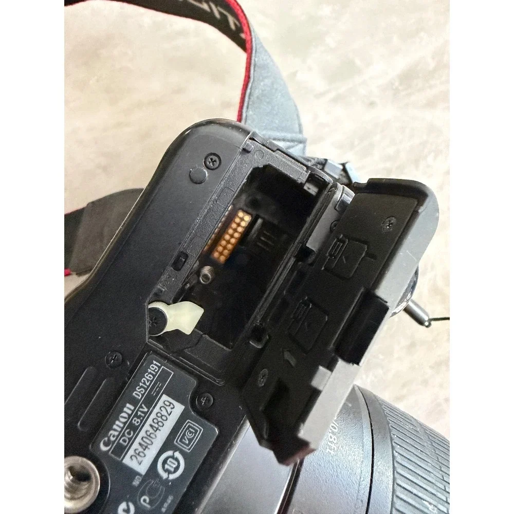 Canon EOS Rebel XS Digital SLR‎ Camera  18-55mm Not Tested for Parts No Charger